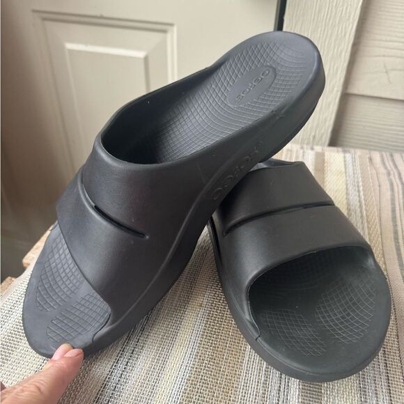 OOFOS OOAHH SLIDE UNISEX Size M12/ W14 - Picture 1 of 10